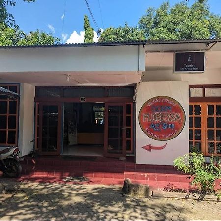 Guest House Dorm Floressa Maumere Bagian luar foto
