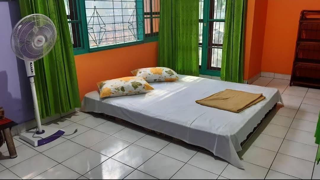Guest House Dorm Floressa Maumere Bagian luar foto