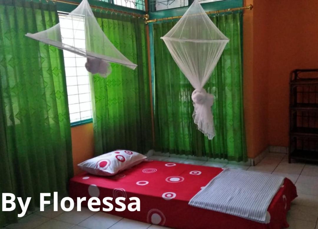 Guest House Dorm Floressa Maumere Bagian luar foto