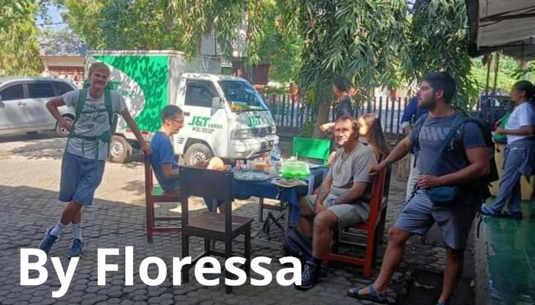 Guest House Dorm Floressa Maumere Bagian luar foto