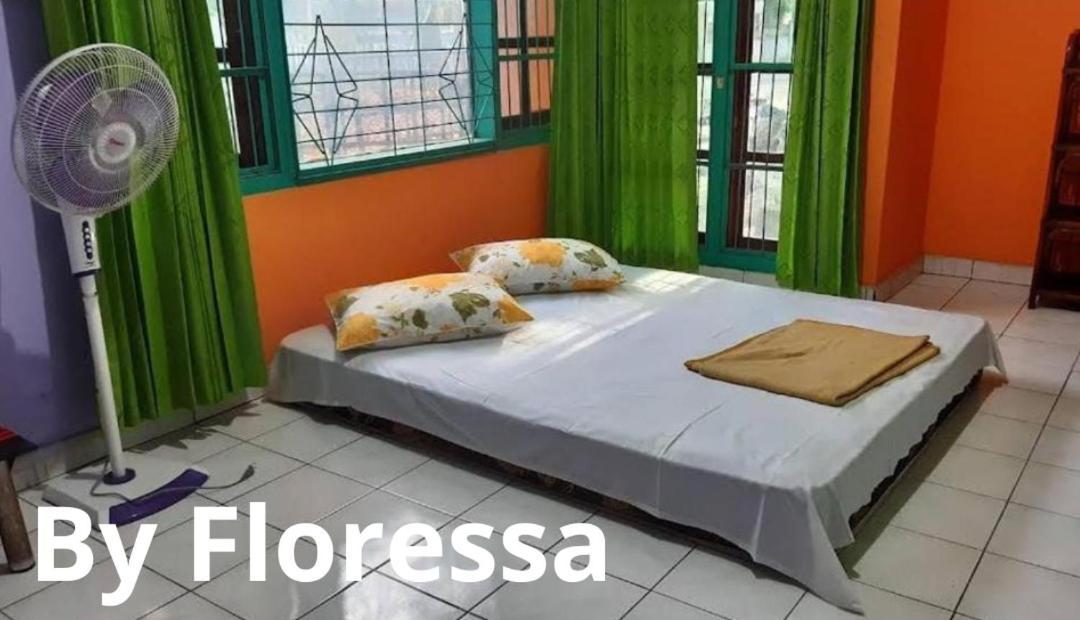 Guest House Dorm Floressa Maumere Bagian luar foto
